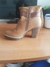 Stivali donna beige usato  Valenzano