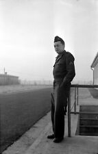 Homme militaire appuyé d'occasion  Nancy-