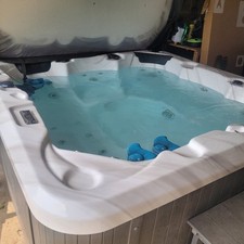 Six person hot for sale  HEXHAM