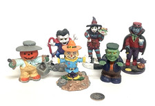 UM GRUPO DE PERSONAGENS ASSUSTADORES DE HALLOWEEN EM MINIATURA FEITOS DE RESINA comprar usado  Enviando para Brazil