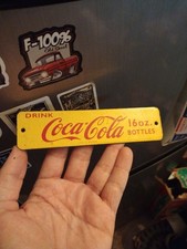 RARO 1950s COCA-COLA PORCELANA GARRAFA DE METAL CAIXA ETIQUETA PLACA REVENDEDOR DE COCA-COLA PEPSI POP comprar usado  Enviando para Brazil