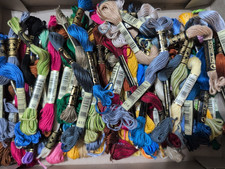 Lote de 80 novelos de fio bordado DMC - Cores misturadas - A maioria é nova e não usada comprar usado  Enviando para Brazil