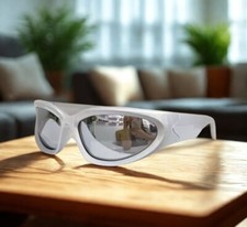 Lunettes soleil futuriste d'occasion  Raon-l'Étape