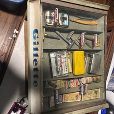 Vitrine Gillette década de 1950 com coleção de barbear barbearia peças raras, usado comprar usado  Enviando para Brazil