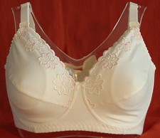 Soutien gorge allaitement d'occasion  Lys-lez-Lannoy
