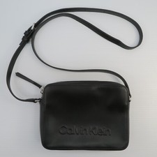 Usado, Bolsa tiracolo Calvin Klein feminina preta couro sintético com zíper alça ajustável comprar usado  Enviando para Brazil