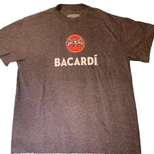 Camisa Bacardí Para Hombres Mediana Gris Rojo Blanco Ron Licor Murciélago Logo Cuello Redondo Informal segunda mano  Embacar hacia Argentina