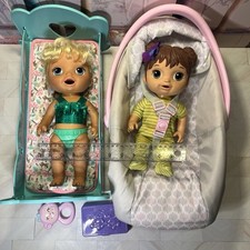 Hasboro 2 bonecas BABY ALIVE, berço que toca música/transportadora, usado comprar usado  Enviando para Brazil