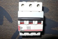Disjoncteur triphase legrand d'occasion  Barr