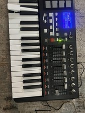 Controlador de teclado Akai Professional MPK49 49 teclas USB MIDI. 1 chave levantada. comprar usado  Enviando para Brazil