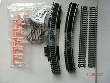 Pista de aço 12 peças R-18" e 2 peças reta + itens de cenário - HO Box26 comprar usado  Enviando para Brazil
