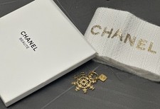 Chanel schneeflocken anhänger gebraucht kaufen  München