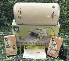 Máquina de corte eletrônica pessoal Cricut com 2 cartuchos | Modelo CRV001 comprar usado  Enviando para Brazil