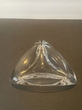 Vintage Triangular Art Glass Crystal Table Ashtray Bowl 9” X 9” Signed NV, usado comprar usado  Enviando para Brazil