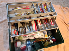 Caixa de equipamento Plano 4720 com iscas e outros materiais de pesca comprar usado  Enviando para Brazil