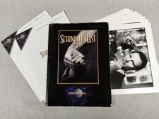 Kit de imprensa de filmes lista de Schindler 1993 fotos universais 12 fotos em preto e branco e mais comprar usado Kit de imprensa de filmes lista de Schindler 1993 fotos universais 12 fotos em preto e branco e mais comprar usado  Enviando para Brazil