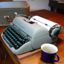Usado, 1956 Máquina de escrever Remington Quiet-Riter com estojo e fita, digitando lindamente. comprar usado  Enviando para Brazil