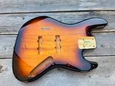 Corpo de baixo Squier Jazz com ferragens (sem captadores) comprar usado  Enviando para Brazil