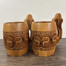 Conjunto de 2 canecas de cerveja vintage de madeira madeira em relevo copo medieval alemão feito à mão comprar usado Conjunto de 2 canecas de cerveja vintage de madeira madeira em relevo copo medieval alemão feito à mão comprar usado  Enviando para Brazil