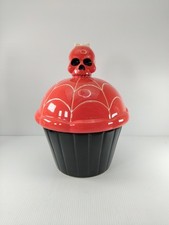 Frasco de biscoito Sourpuss caveira e teia formato de cupcake vermelho e preto, usado comprar usado  Enviando para Brazil