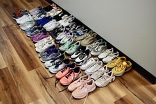 Usado, Lote 30 pares de tênis esportivos atacado a granel revendedor no exterior Nike Adidas VANS comprar usado  Enviando para Brazil