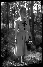 Young woman standing d'occasion  Expédié en Belgium
