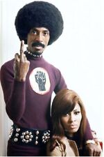 Pôster 24x36 retrato de estúdio Ike e Tina Turner Ike dá dedo comprar usado  Enviando para Brazil