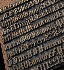 Police caractères dorer usato  Spedire a Italy