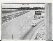 Usado, 1969 Press Photo carro leva saída Palm Beach na Interstate 95 - lra51187 comprar usado  Enviando para Brazil