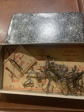 Ganchos agudos vintage Weber sem ervas daninhas em caixa de teia de aranha níquel tamanho 8, usado comprar usado  Enviando para Brazil