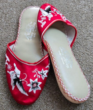 Chinelos femininos chineses de cetim vermelho bordado floral 8,5 EXCELENTE comprar usado  Enviando para Brazil