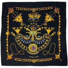 Hermes carre black d'occasion  Expédié en Belgium