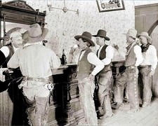 Quadro Old West Cowboy Saloon Beer Drinking Place desconhecido 8x10 estampa de celebridade, usado comprar usado  Enviando para Brazil