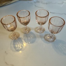 Juego de 4 mini vasos de chupito en forma de copa de vidrio de la depresión rosa Mosser de vino segunda mano  Embacar hacia Mexico