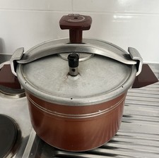 Ancienne cocotte minute d'occasion  Tonnay-Charente