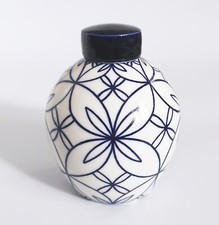 Używany, Rhian Malin Studio Ceramika Wzór lotosu Porcelanowy słoik imbirowy na sprzedaż  Wysyłka do Poland