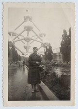 Jeune femme pose usato  Spedire a Italy