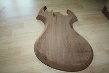 ALTER KORPUS FÜR GITARRENBAU,TONHOLZ,E-GITARRE,WALLNUSS comprar usado  Enviando para Brazil