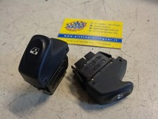 Coppia pulsanti interruttori usato Coppia pulsanti interruttori usato  Italia