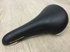 Selim de bicicleta NOS Expedia anos 90 estampado ano 1994 preto e branco mistura de cores, usado comprar usado  Enviando para Brazil