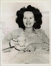 Foto de prensa 1944 Nora Carpenter, madre de los cuatrillizos en Londres, Inglaterra segunda mano  Embacar hacia Mexico