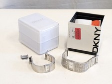 Używany, Zegarki damskie DKNY x2 w kolorze srebra z oryginalną kopertą na sprzedaż  Wysyłka do Poland