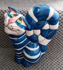 Estatueta de gato Lynda Corneille 2009 céu azul Cheshire, listras brancas azuis 6 x 4,5" comprar usado Estatueta de gato Lynda Corneille 2009 céu azul Cheshire, listras brancas azuis 6 x 4,5" comprar usado  Enviando para Brazil