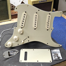 Usado, 2001 Fender American Deluxe Strat PICKGUARD CARREGADO EUA Vintage Captadores silenciosos comprar usado  Enviando para Brazil