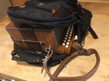 Acordeão Vintage- Hohner Marca Madeira Prensada C/F 29 Chaves Feito na Alemanha comprar usado Acordeão Vintage- Hohner Marca Madeira Prensada C/F 29 Chaves Feito na Alemanha comprar usado  Enviando para Brazil