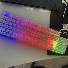 Teclado para jogos MageGee K1 LED retroiluminado – 104 teclas USB, luzes arco-íris, usado comprar usado  Enviando para Brazil