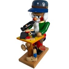 Sapateiro Steinbach Quebra-Nozes Alemanha Sapateiro no Trabalho Feito à Mão Volkskunst 13"" comprar usado Sapateiro Steinbach Quebra-Nozes Alemanha Sapateiro no Trabalho Feito à Mão Volkskunst 13"" comprar usado  Enviando para Brazil