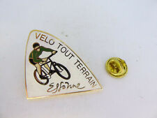 Pin pin badge d'occasion  Expédié en Belgium