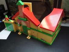 Petite maison plastique d'occasion  Ver-sur-Launette