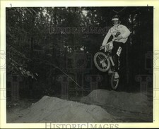 1989 Press Photo Donnie Pulliam dá salto em sua bicicleta BMX perto de Bush, Louisiana comprar usado  Enviando para Brazil